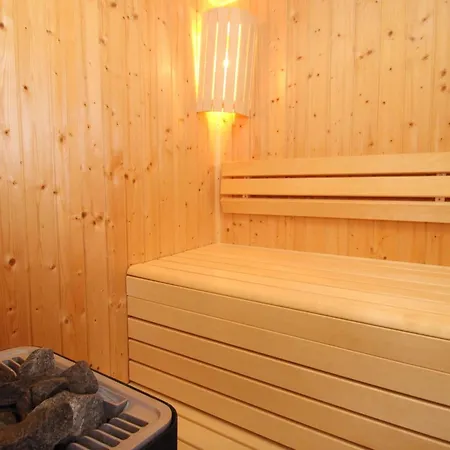 Mit Sauna In *