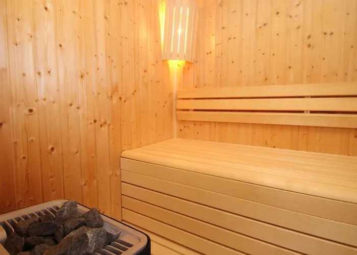Mit Sauna In *